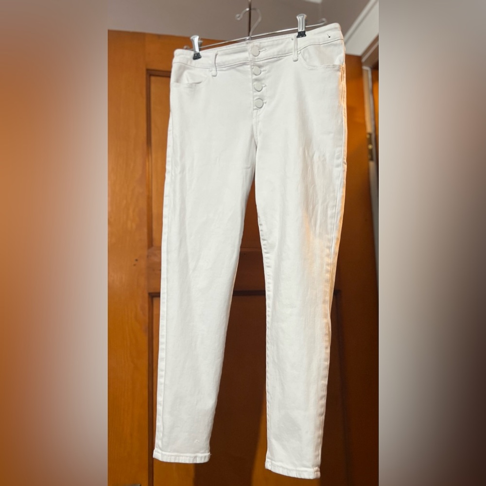 Abercrombie&Fitch White Mid-Rise Super Skinny Ankle Jean with button detail